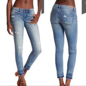 BLANK NYC Distressed Denim Skinny Jeans Size 26